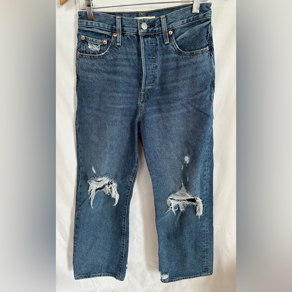 Levi’s Distressed Ribcage Straight Ankle